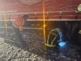 Feuerwehreinsatz: LKW ohne Schneeketten am Pyhrnpass FOKE_2020022619121048_002.jpg