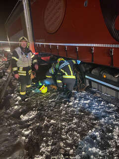 Feuerwehreinsatz: LKW ohne Schneeketten am Pyhrnpass FOKE_2020022619291052_003.jpg