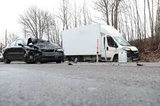 Verkehrsunfall mit 3 Fahrzeugen auf der Voralpenbundesstraße B122 in den Morgenstunden AY4I5980.jpg