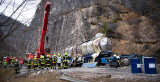 Milchtransporter gegen Felswand geprallt FOKE_2020030917010987_131.jpg