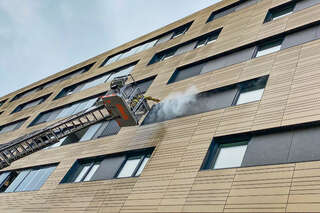 Brand in Linzer Wohnhaus - Frau sprang aus Fenster WOLK_20200326_085940.jpg