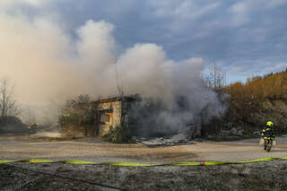Brand einer Lagerhalle in St. Florian am Inn JODTS_20200404_11.jpg