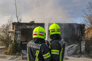 Brand einer Lagerhalle in St. Florian am Inn JODTS_20200404_22.jpg