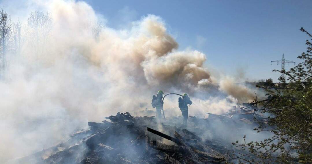 Titelbild: Feuerwehren bekämpfen in Amstetten zwei größere Flurbrände