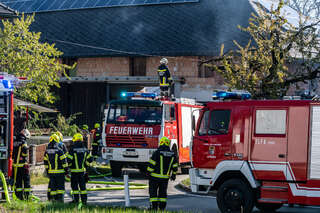 Brand eines landwirtschaftlichen Gebäudes - Bezirk Vöcklabruck FOKE_2020042308581238_004.jpg