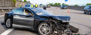 Tesla auf Autobahn geschrottet FOKE_2020050107221829_004.jpg