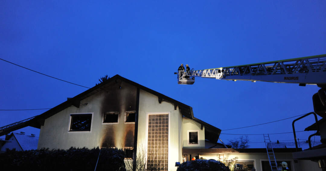 Titelbild: Drei Tote bei Wohnhausbrand in Traun