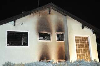 Drei Tote bei Wohnhausbrand in Traun wohnhausbrand-01.jpg