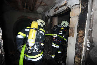 Drei Tote bei Wohnhausbrand in Traun wohnhausbrand-12.jpg