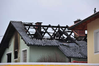 Drei Tote bei Wohnhausbrand in Traun wohnhausbrand-54.jpg
