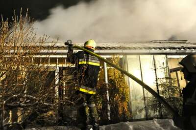 Nächtliches Feuer im Ortszentrum brand-oberneukirchen-07.jpg