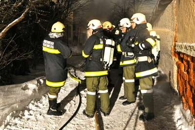 Nächtliches Feuer im Ortszentrum brand-oberneukirchen-08.jpg