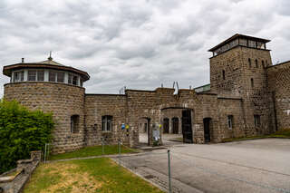 Gedenktag: Bundespräsident bei Kranzniederlegung in Mauthausen FOKE_2020050510231978_006.jpg