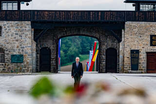 Gedenktag: Bundespräsident bei Kranzniederlegung in Mauthausen FOKE_2020050511072057_031.jpg