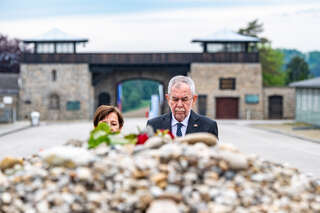 Gedenktag: Bundespräsident bei Kranzniederlegung in Mauthausen FOKE_2020050511092064_018.jpg