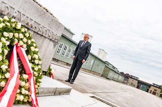 Gedenktag: Bundespräsident bei Kranzniederlegung in Mauthausen FOKE_2020050511094512_090.jpg