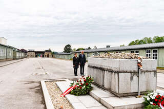 Gedenktag: Bundespräsident bei Kranzniederlegung in Mauthausen FOKE_2020050511094514_092.jpg