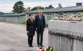 Gedenktag: Bundespräsident bei Kranzniederlegung in Mauthausen FOKE_2020050511104516_094.jpg