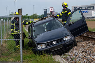 Verkehrsunfall auf der B3 - Lenkerin durchschlug Maschendrahtzaun FOKE_2020051009570740_024.jpg
