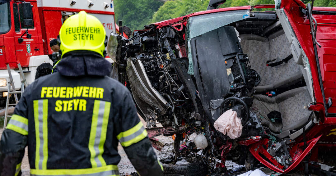 Verkehrsunfall mit mehreren Fahrzeugen in Steyr