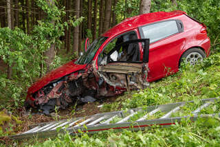 Schwerer Verkehrsunfall – Fahrzeuge wurden über Böschung geschleudert GAISBAUER_20200528_8.jpg