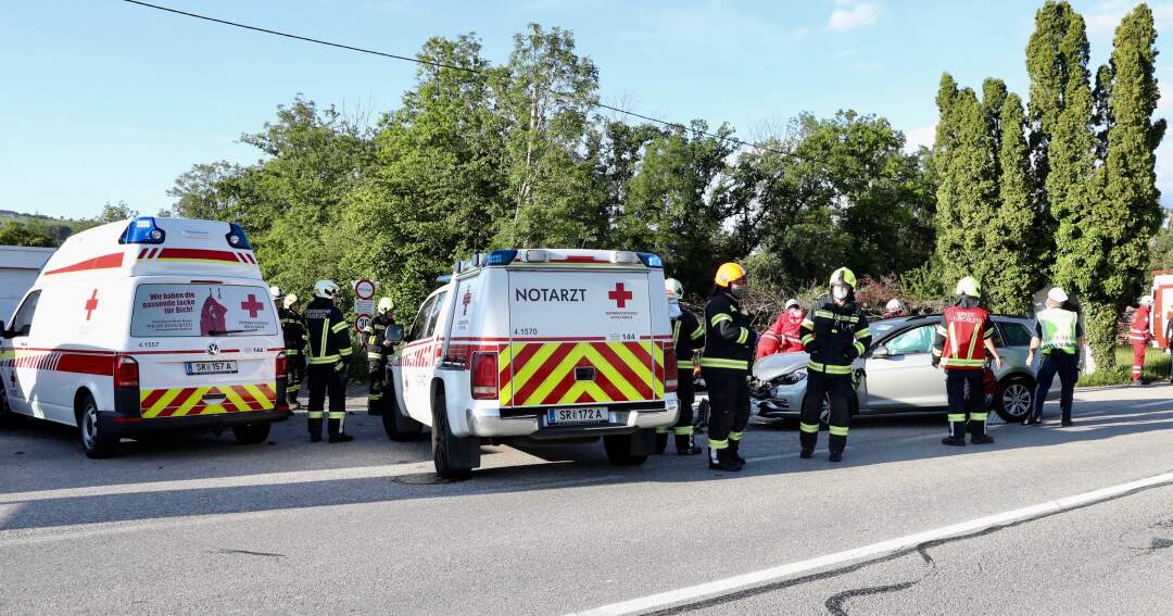Titelbild: Zwei Verletzte bei Verkehrsunfall auf der B 140
