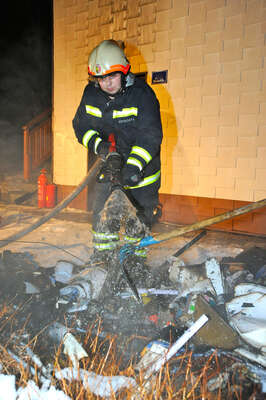 Wohnhausbrand: Kommandant rettet Mutter von zwei Kinder über Leiter brand-freistadt-06.jpg