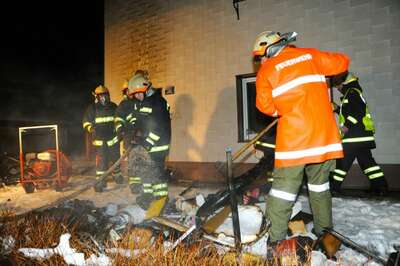 Wohnhausbrand: Kommandant rettet Mutter von zwei Kinder über Leiter brand-freistadt-07.jpg