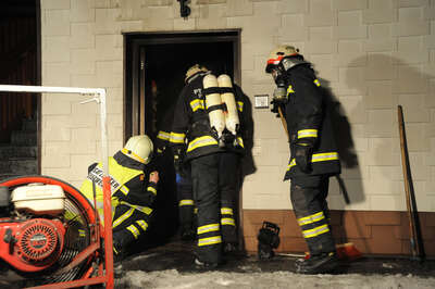 Wohnhausbrand: Kommandant rettet Mutter von zwei Kinder über Leiter brand-freistadt-15.jpg
