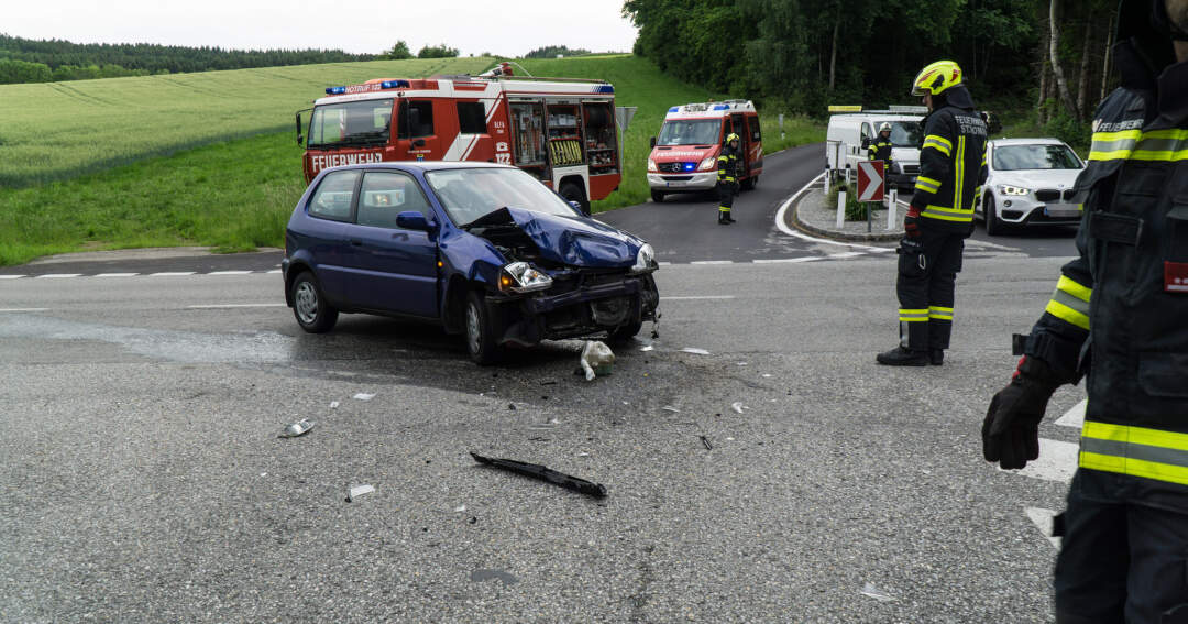 Titelbild: Unfall im Kreuzungsbereich - Bezirk Schärding