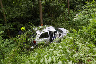 Fahrzeug stürzte über Böschung foke_2020060807590164_011.jpg