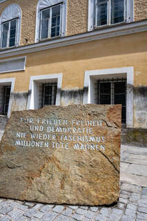Verbleib von Gedenkstein vor Hitler-Geburtshaus wieder unklar FOKE_2020060313073556_048.jpg