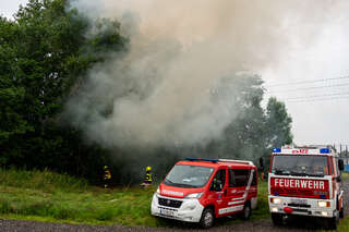 Erneuter Holzstoßbrand in Raffelstetten FOKE_2020062108025012_007.jpg