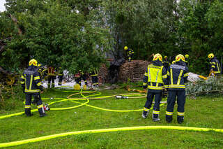 Erneuter Holzstoßbrand in Raffelstetten FOKE_2020062108105026_024.jpg