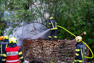Erneuter Holzstoßbrand in Raffelstetten FOKE_2020062108125027_026.jpg