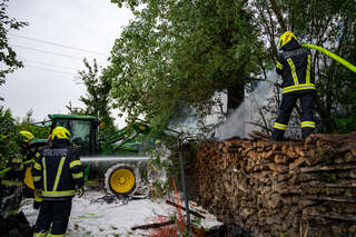 Erneuter Holzstoßbrand in Raffelstetten FOKE_2020062108145029_012.jpg