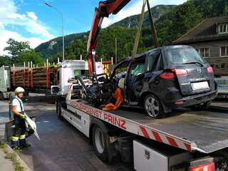 Schwere Kollision zwischen Auto und Holztransporter in Losenstein 6.jpg