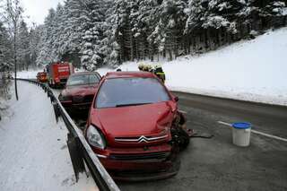 Hoher Sachschaden bei Verkehrsunfall verkehrsunfall-002.jpg