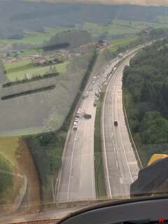 Verkehrsunfall auf der Autobahn bei Thalgau FaRi Mondsee E200701659_01.jpg