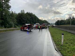 Verkehrsunfall auf der Autobahn bei Thalgau FaRi Mondsee E200701659_02.jpg