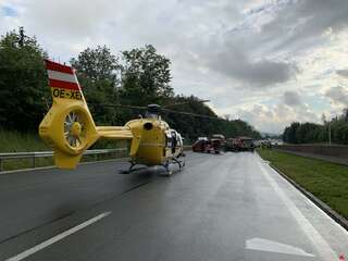 Verkehrsunfall auf der Autobahn bei Thalgau FaRi Mondsee E200701659_04.jpg