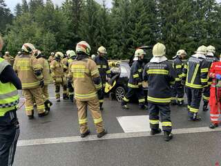 Verkehrsunfall auf der Autobahn bei Thalgau FaRi Mondsee E200701659_05.jpg