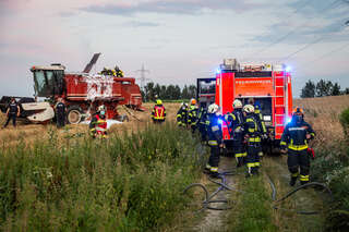Feuerwehren bei Mähdrescherbrand im Einsatz BAYER_AB1_5671.jpg