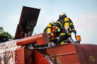 Feuerwehren bei Mähdrescherbrand im Einsatz BAYER_AB1_5679.jpg