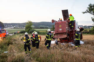 Feuerwehren bei Mähdrescherbrand im Einsatz BAYER_AB1_5691.jpg