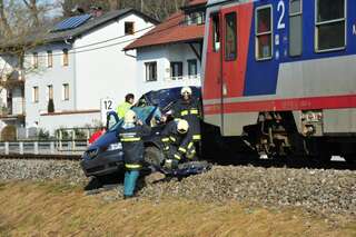 Auto krachte an Bahnübergang in Zug: Autofahrerin (31) tot zugunfall-006.jpg