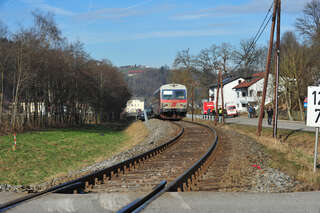 Auto krachte an Bahnübergang in Zug: Autofahrerin (31) tot zugunfall-008.jpg
