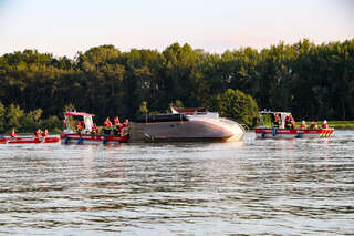 Hausboot auf der Donau gekentert KASTNER_2020072519319256_002.jpg