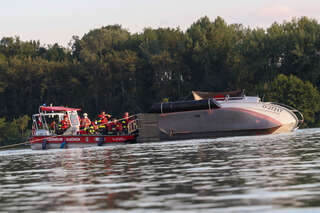 Hausboot auf der Donau gekentert KASTNER_2020072519339264_007.jpg