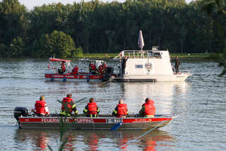 Hausboot auf der Donau gekentert KASTNER_2020072519449292_003.jpg